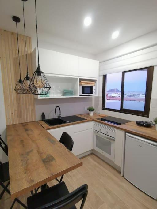 Apartamento Con Vistas Al Mar En El Centro De Коральео Экстерьер фото